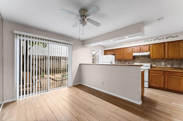 5917 Fairdale Lane 6, Houston, TX 77057