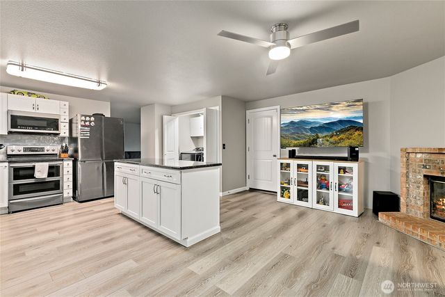 13713 2nd Avenue Ct E, Tacoma, WA 98445