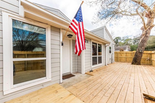 21 Hideaway Drive, Friendswood, TX 77546