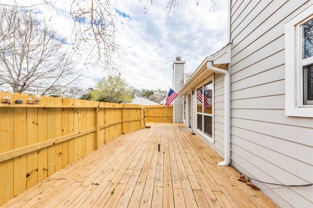 21 Hideaway Drive, Friendswood, TX 77546