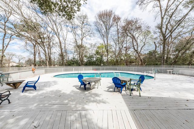 21 Hideaway Drive, Friendswood, TX 77546