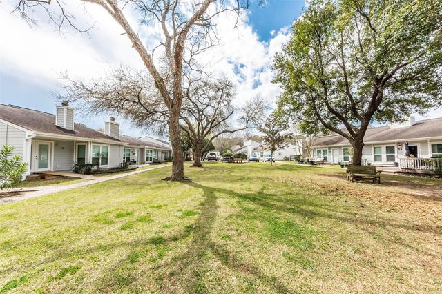 21 Hideaway Drive, Friendswood, TX 77546