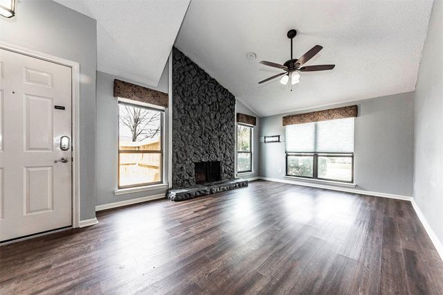 21 Hideaway Drive, Friendswood, TX 77546