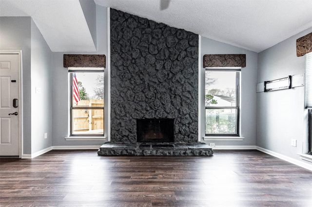 21 Hideaway Drive, Friendswood, TX 77546