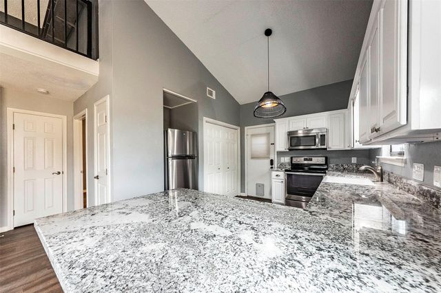 21 Hideaway Drive, Friendswood, TX 77546