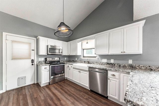 21 Hideaway Drive, Friendswood, TX 77546