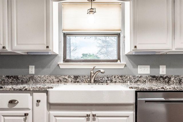 21 Hideaway Drive, Friendswood, TX 77546