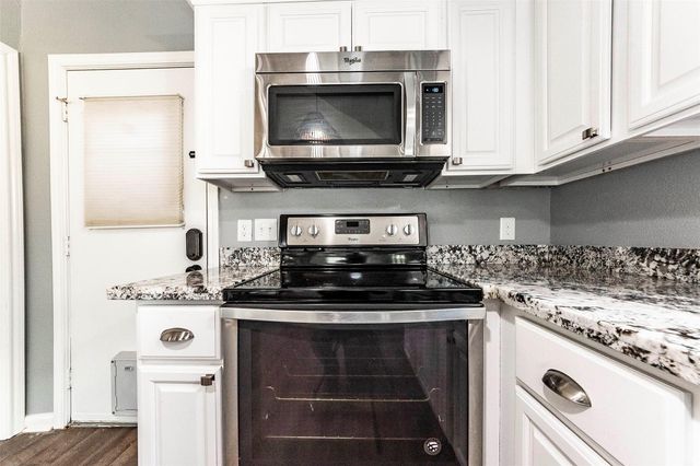 21 Hideaway Drive, Friendswood, TX 77546