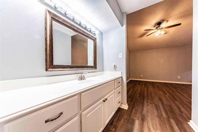 21 Hideaway Drive, Friendswood, TX 77546