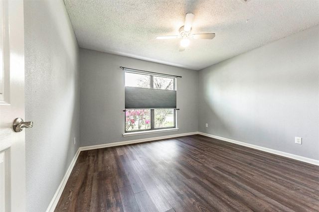 21 Hideaway Drive, Friendswood, TX 77546