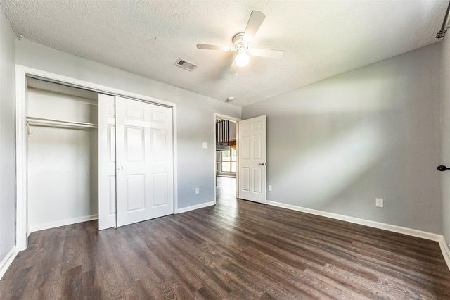 21 Hideaway Drive, Friendswood, TX 77546