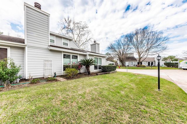 21 Hideaway Drive, Friendswood, TX 77546