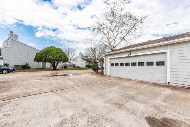 21 Hideaway Drive, Friendswood, TX 77546