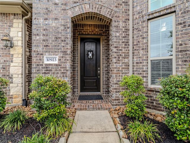 10923 Sunnydale Ridge Lane, Cypress, TX 77433