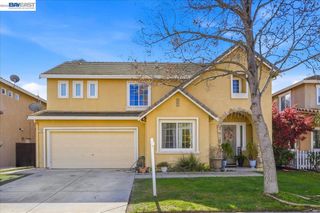 2248 Golden Leaf Ln., Tracy, CA 95377