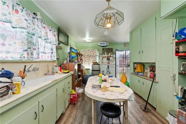 1438 W 70th, Los Angeles, CA 90047