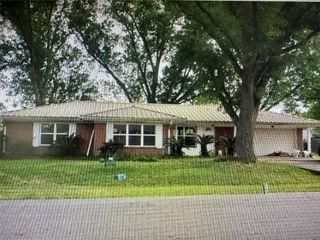215 Anna Street, Tomball, TX 77375