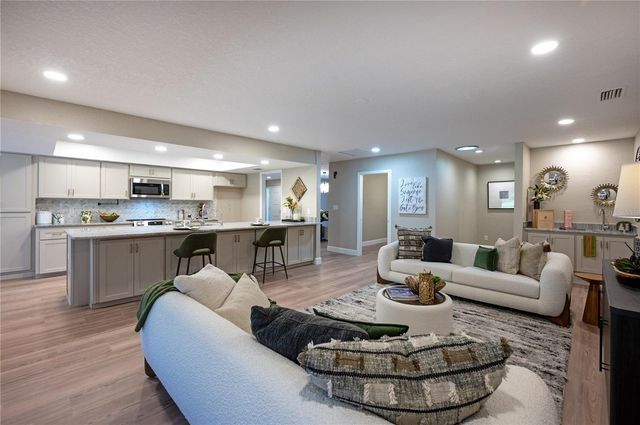 13907 WELLESFORD WAY, Tampa, FL 33624