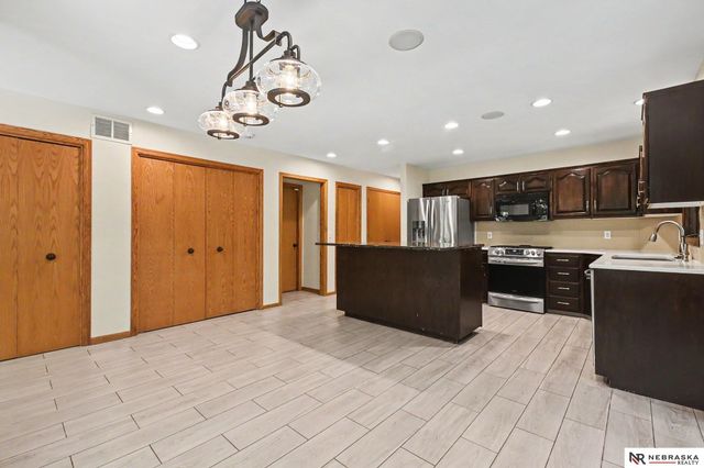 21417 Ridgewood Road, Omaha, NE 68022