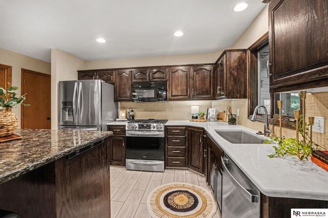 21417 Ridgewood Road, Omaha, NE 68022