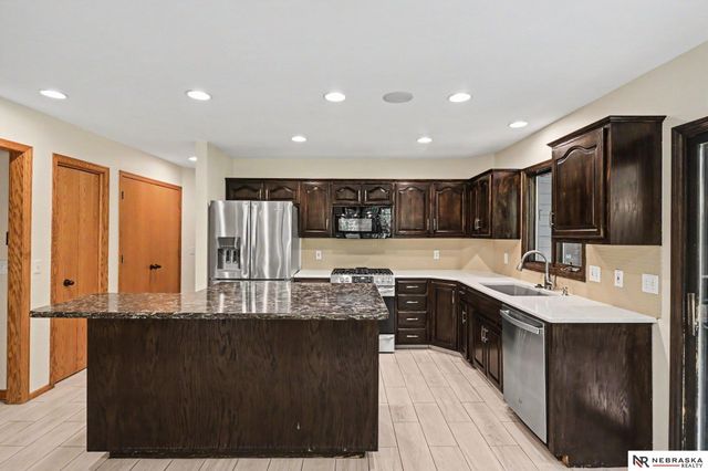 21417 Ridgewood Road, Omaha, NE 68022