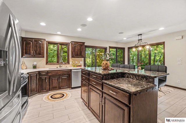 21417 Ridgewood Road, Omaha, NE 68022