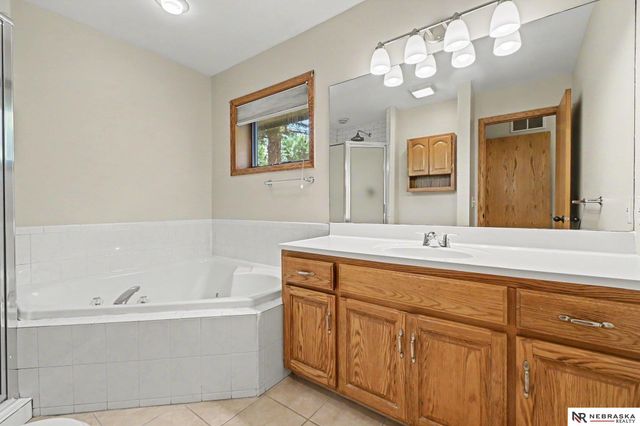 21417 Ridgewood Road, Omaha, NE 68022