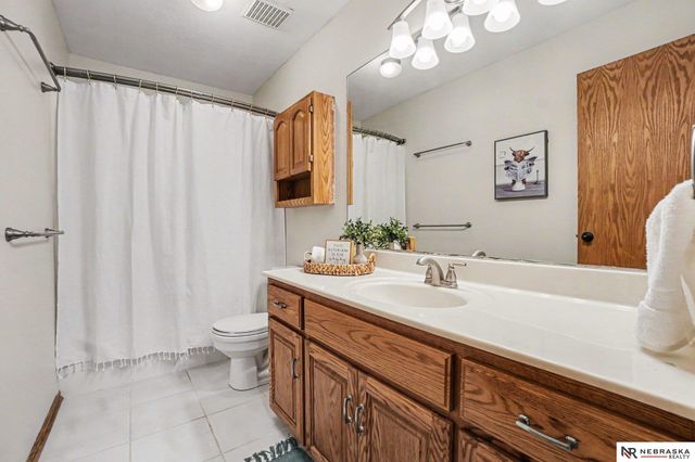 21417 Ridgewood Road, Omaha, NE 68022