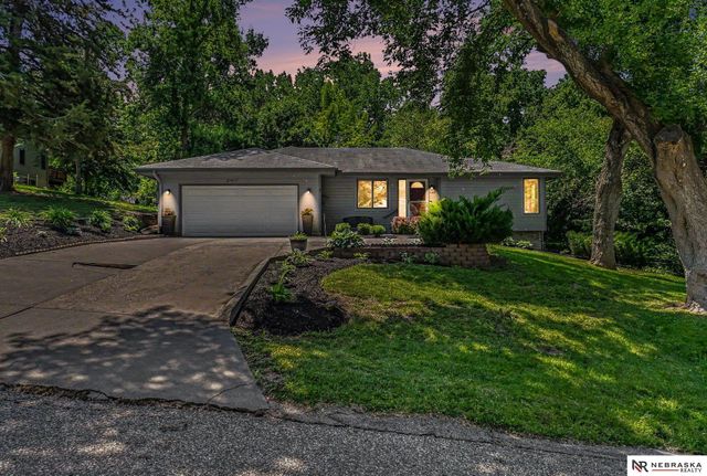 21417 Ridgewood Road, Omaha, NE 68022