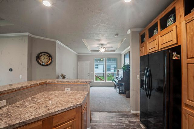 594 Detrick Drive 4, Grants Pass, OR 97527