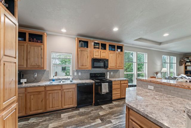 594 Detrick Drive 4, Grants Pass, OR 97527