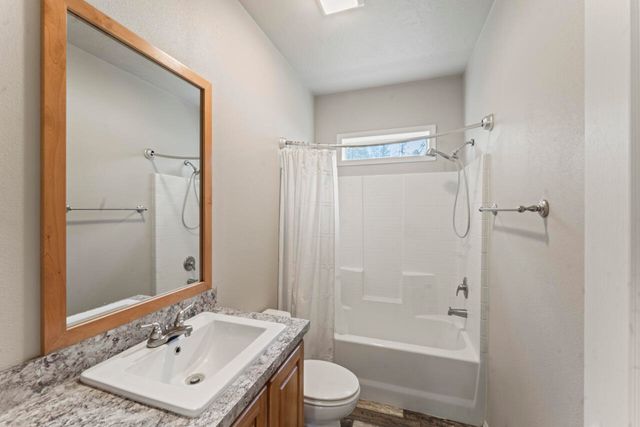 594 Detrick Drive 4, Grants Pass, OR 97527