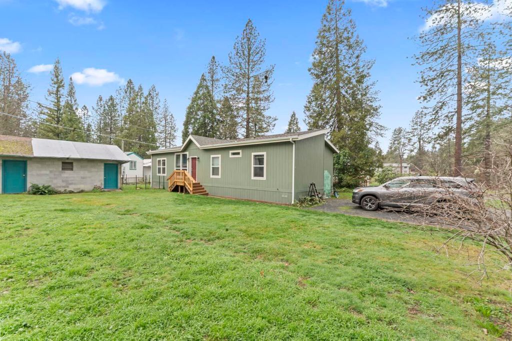 594 Detrick Drive 4, Grants Pass, OR 97527