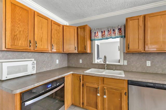 112 Lone Pine Drive, Huffman, TX 77336
