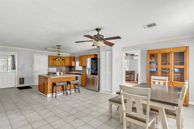 112 Lone Pine Drive, Huffman, TX 77336