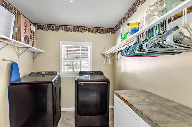 112 Lone Pine Drive, Huffman, TX 77336