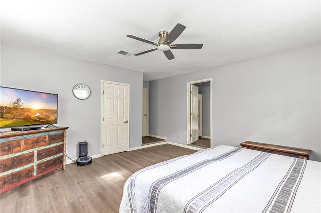 112 Lone Pine Drive, Huffman, TX 77336