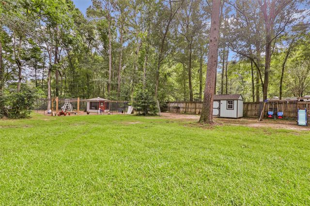 112 Lone Pine Drive, Huffman, TX 77336
