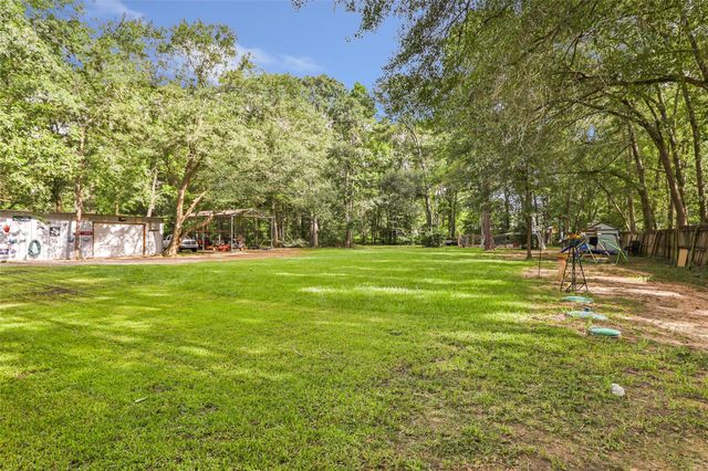 112 Lone Pine Drive, Huffman, TX 77336
