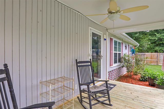 112 Lone Pine Drive, Huffman, TX 77336