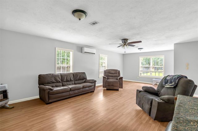 112 Lone Pine Drive, Huffman, TX 77336