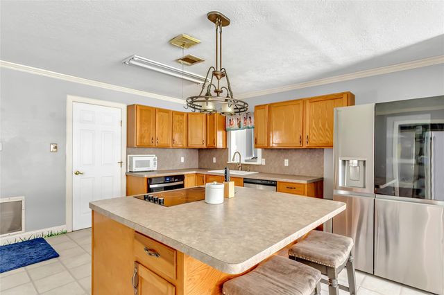 112 Lone Pine Drive, Huffman, TX 77336