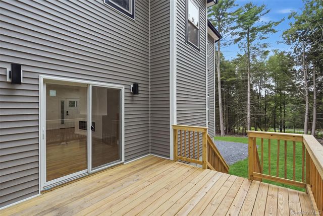 804 Peenpack Trail, Sparrowbush, NY 12780