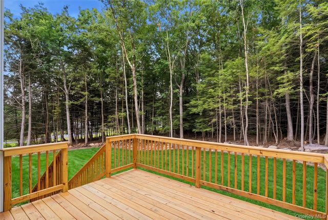 804 Peenpack Trail, Sparrowbush, NY 12780