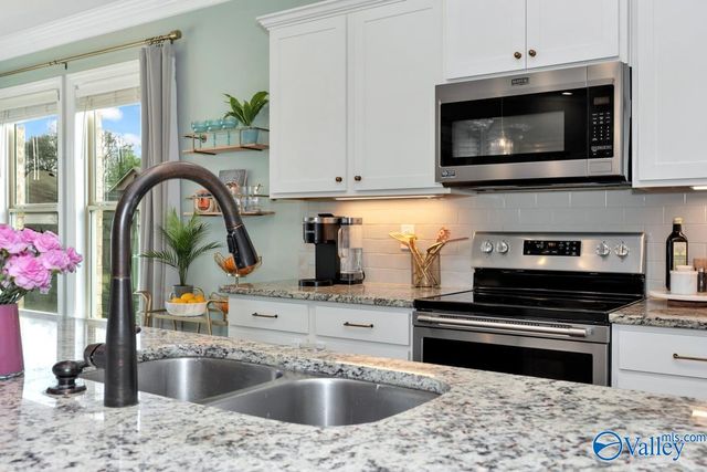 153 Summer Pointe Lane NW, Madison, AL 35757