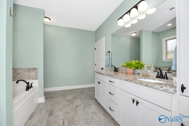 153 Summer Pointe Lane NW, Madison, AL 35757