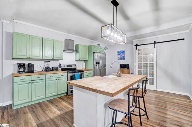 505 W Hayne Street, Woodruff, SC 29388