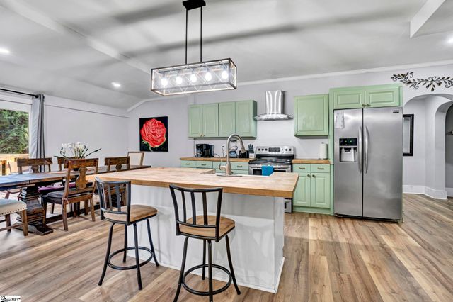 505 W Hayne Street, Woodruff, SC 29388