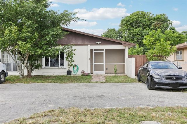 2117 E Bond Dr 1, West Palm Beach, FL 33415