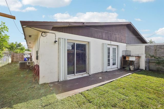 2117 E Bond Dr 1, West Palm Beach, FL 33415